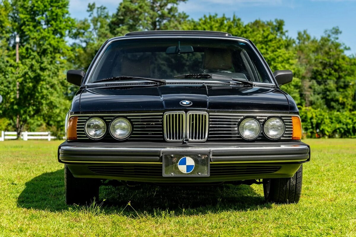 BMW 733i E23
