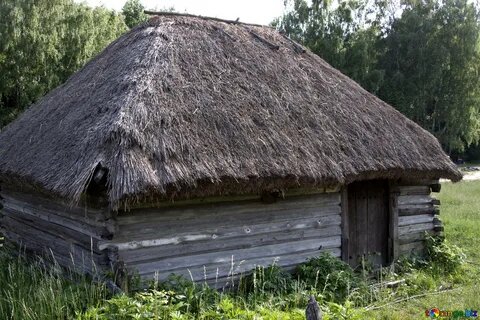Фото из открытых источников.  В таких хатках крестьяне жили до революции.