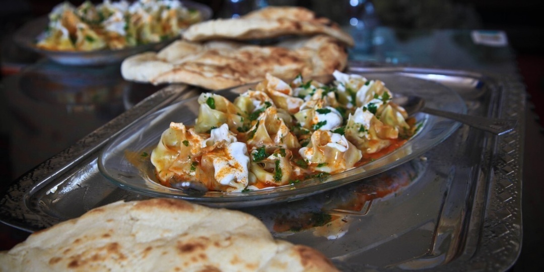 Магазинные и рядом не стояли: пельмени из лаваша в духовке — лепить ничего не надо