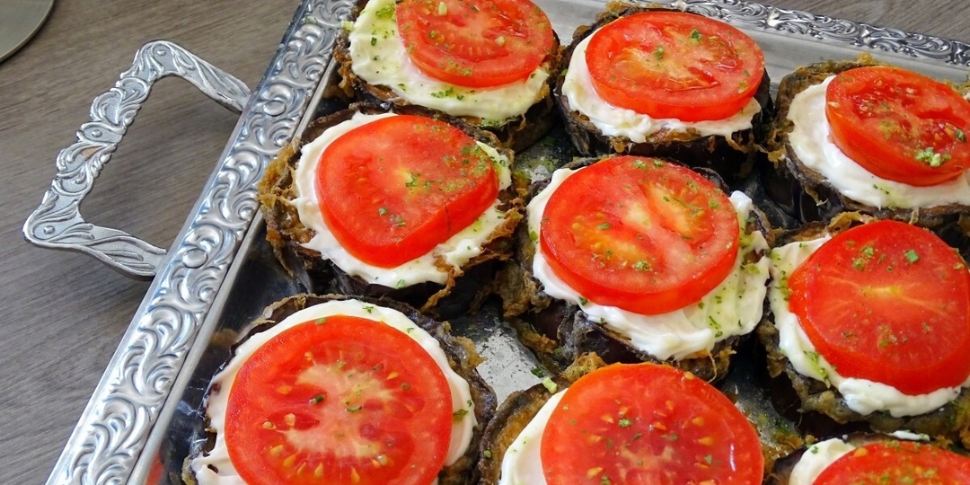 Вместо хлеба беру овощи: рецепт необычных бутербродов на праздничный стол — справится даже ребенок за 3 минуты