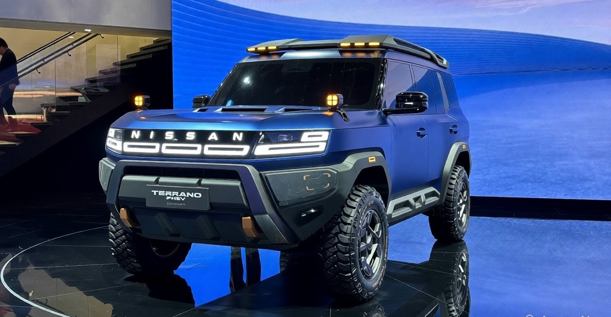 2 Nissan Terrano PHEV 