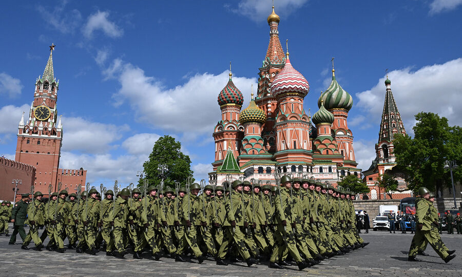 Минобороны РФ: парад 9 Мая в Москве пройдёт без колонны военной техники