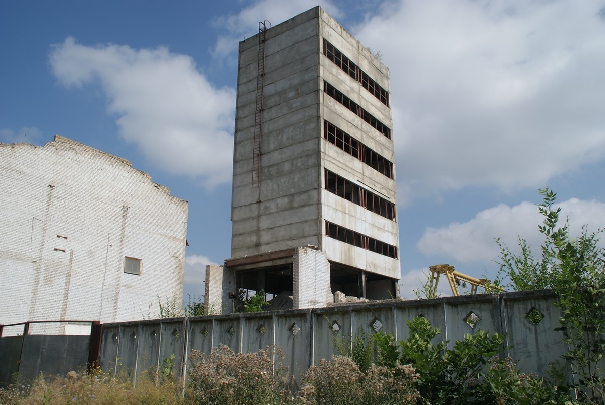 Развалины. Один из бывших заводов в Черкесске. Фото автора.