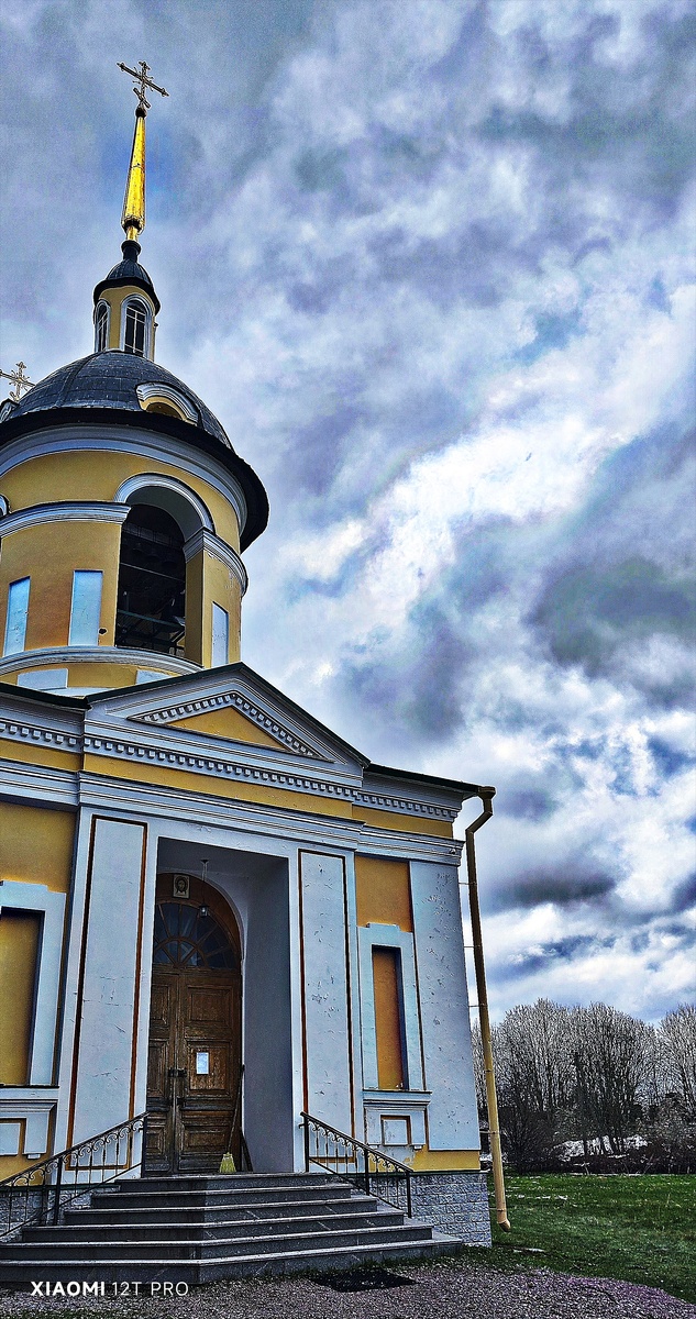 Закрытая церковь. Фото автора.