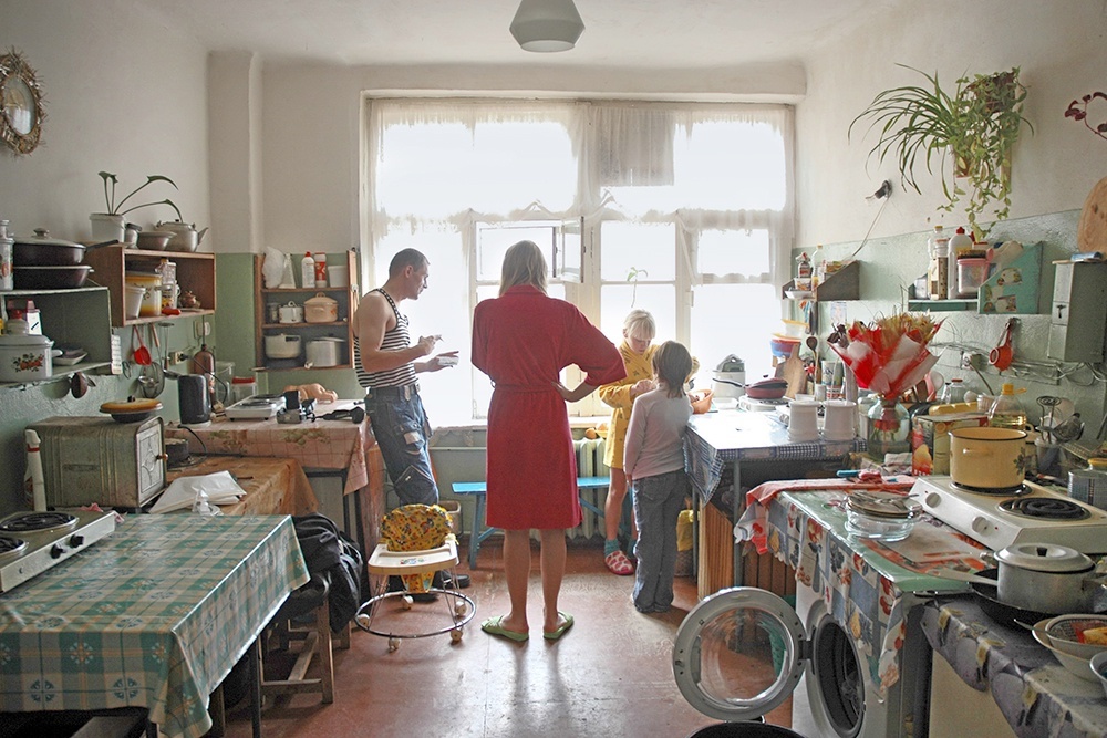    В советских коммуналках была особенная атмосфера. Но к ней сейчас вряд ли кто захочет вернуться. / Михаил Безносов / ТАСС