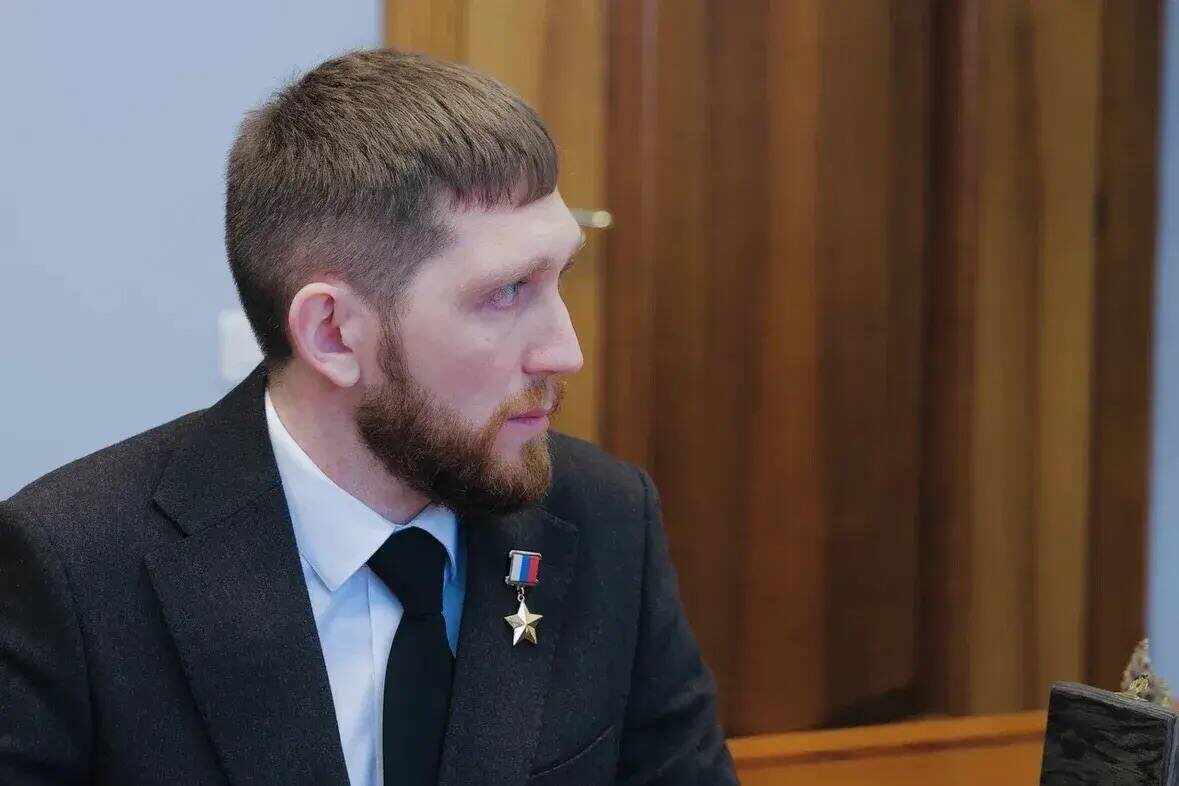 Герой России Денис Портнягин намерен баллотироваться в Госдуму, он составит конкуренцию политику Александру Милееву