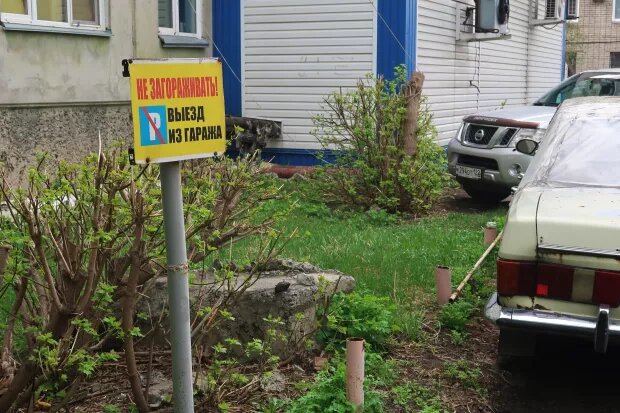     Гаражи у жилого дома. .Анна Сабанова