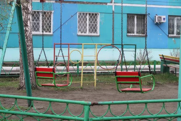     Гаражи у жилого дома. .Анна Сабанова