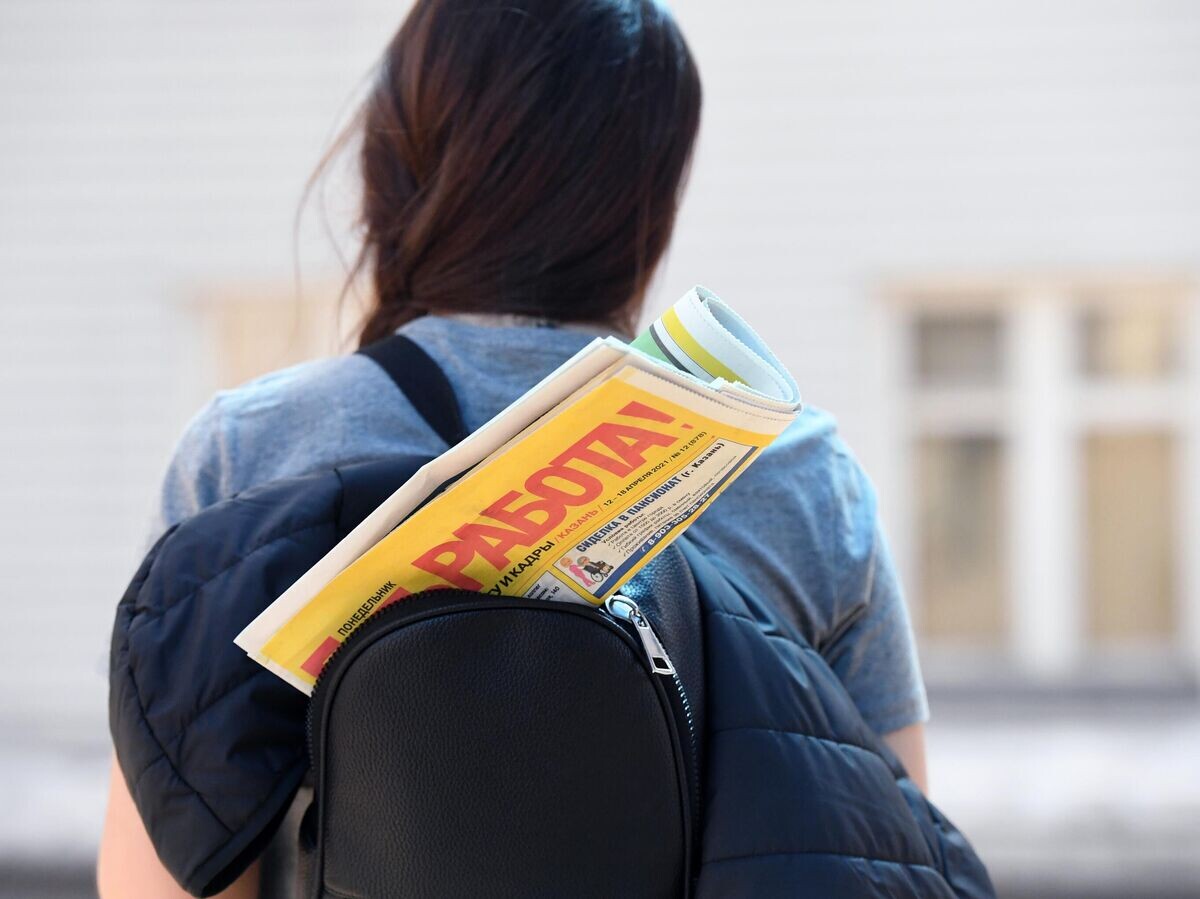    Девушка в Центре занятости населения | © РИА Новости / Максим Богодвид