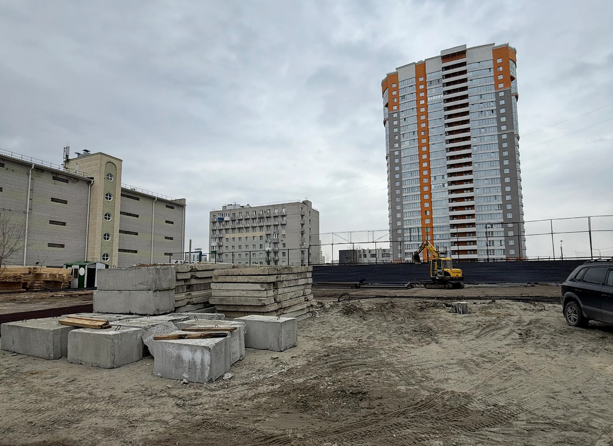 Стройка на ул. Малахова, 134б в Барнауле