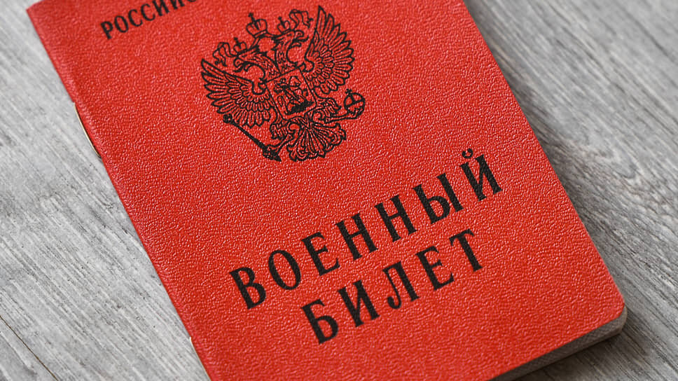 Взятки составляли от 150 до 325 тыс. рублей за документ.📷Фото: Александр Манзюк / Коммерсантъ