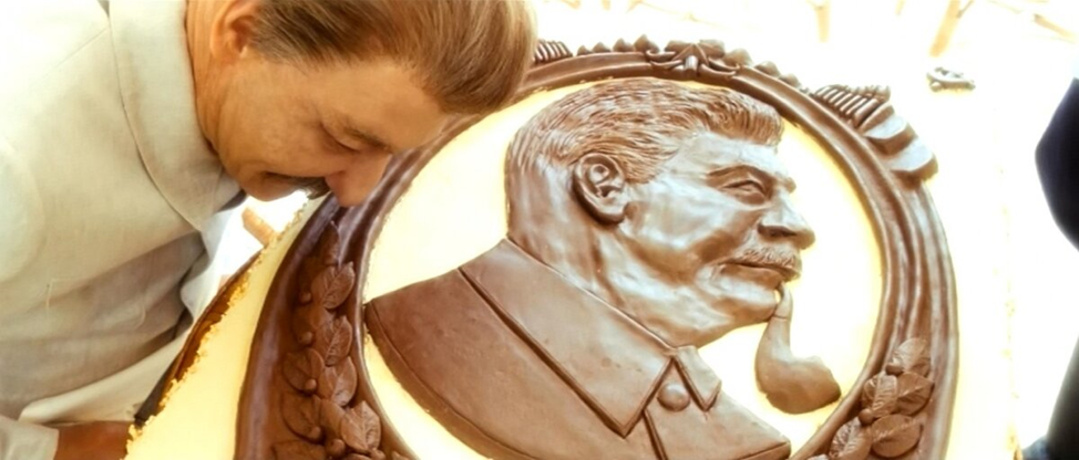 Мы вас, товарищ Сталин сейчас ножичком на маленькие кусочки порэжим и вы скушайте самого себя даже не поперхнувшись...