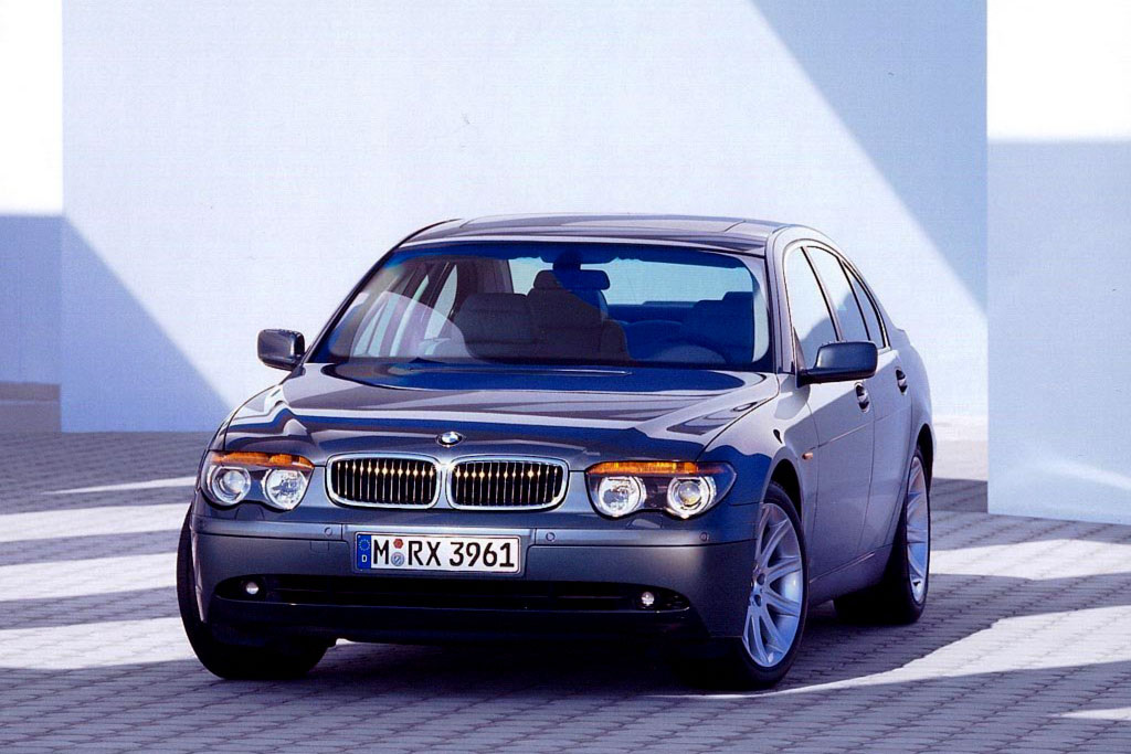 https://www.allcarz.ru/wp-content/uploads/2014/11/foto-bmw-7-e65_02.jpg