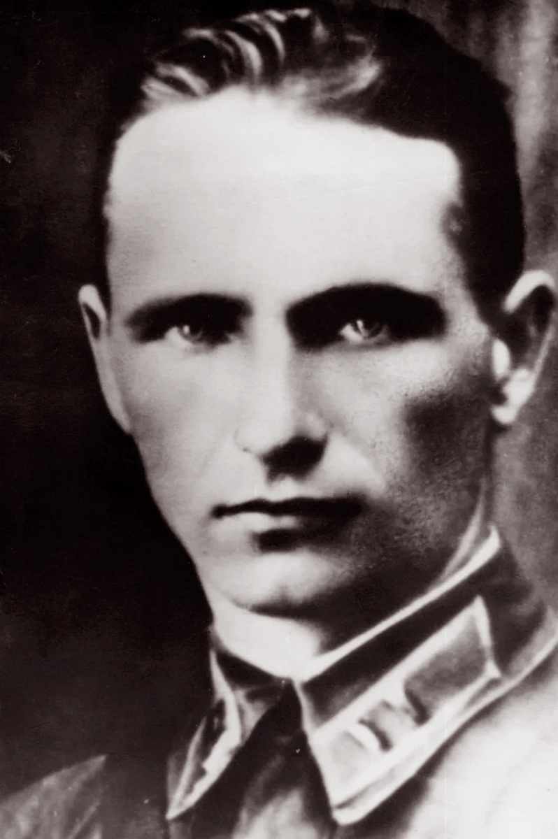 Владимир Владимирович Гиль - Родионов — подполковник Красной армии, который, в июле 1941 года попав в немецкий плен, добровольно пошёл на сотрудничество с внешней разведкой СД. 