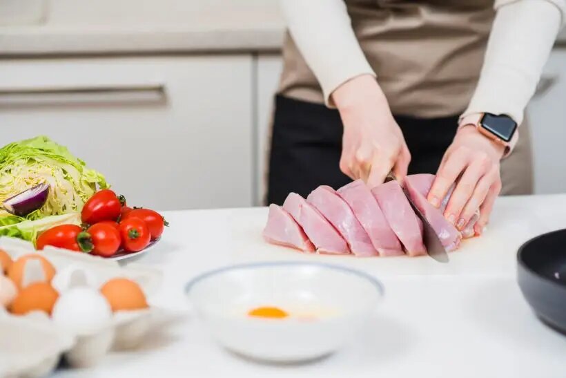  На белковой диете разрешены только нежирные сорта мяса   © Freepik