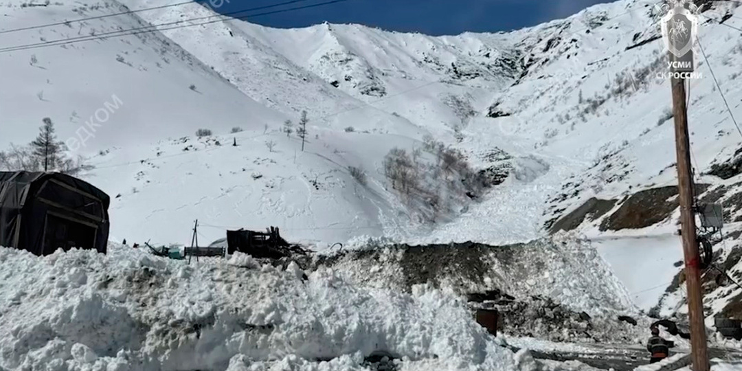 Шесть человек погибли после схода лавины на руднике в Бурятии