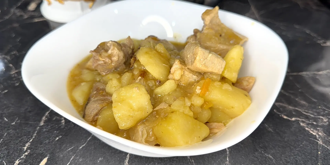 Тушеный картофель с мясом на ужин