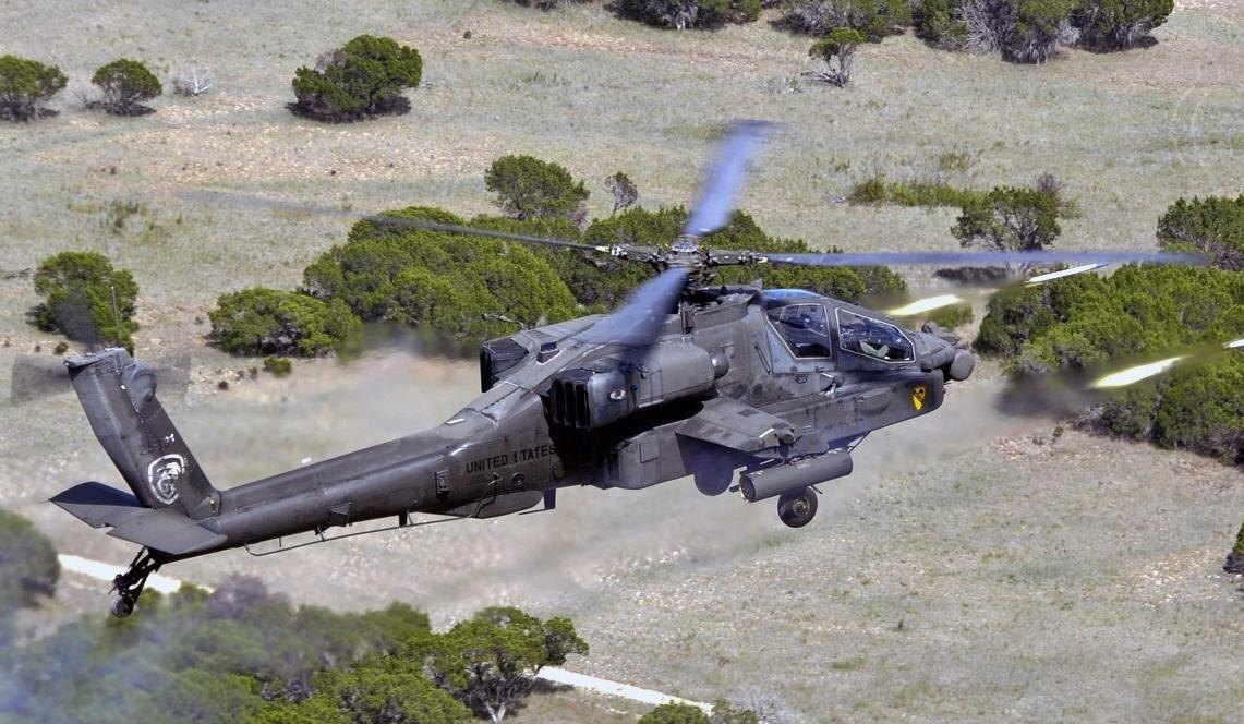 AH-64D ведет огонь ракетами 'Hydra', 2008 г.
Источник: war-book.ru