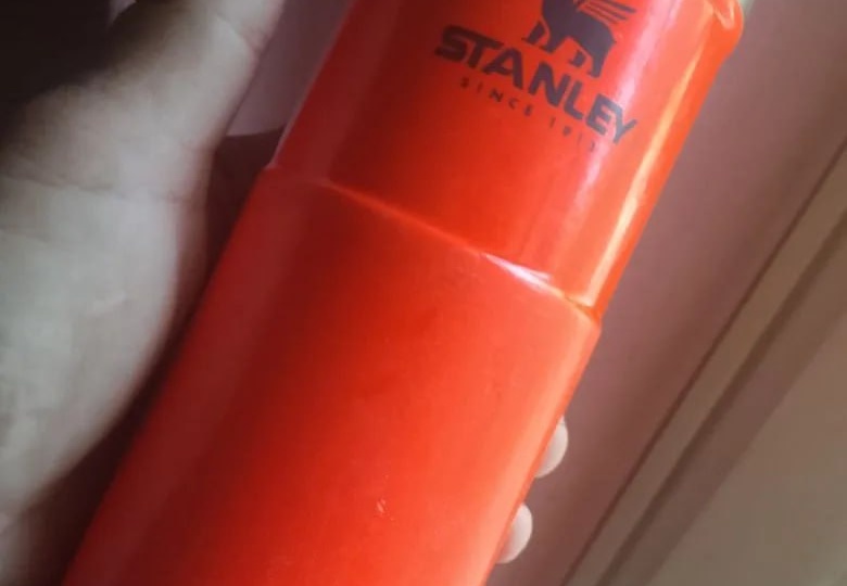 Давно пользуюсь термосами Стенли....зелёному уже лет 8 точно...ещё около 4 разных термосов есть у меня от данного бренда....это очень