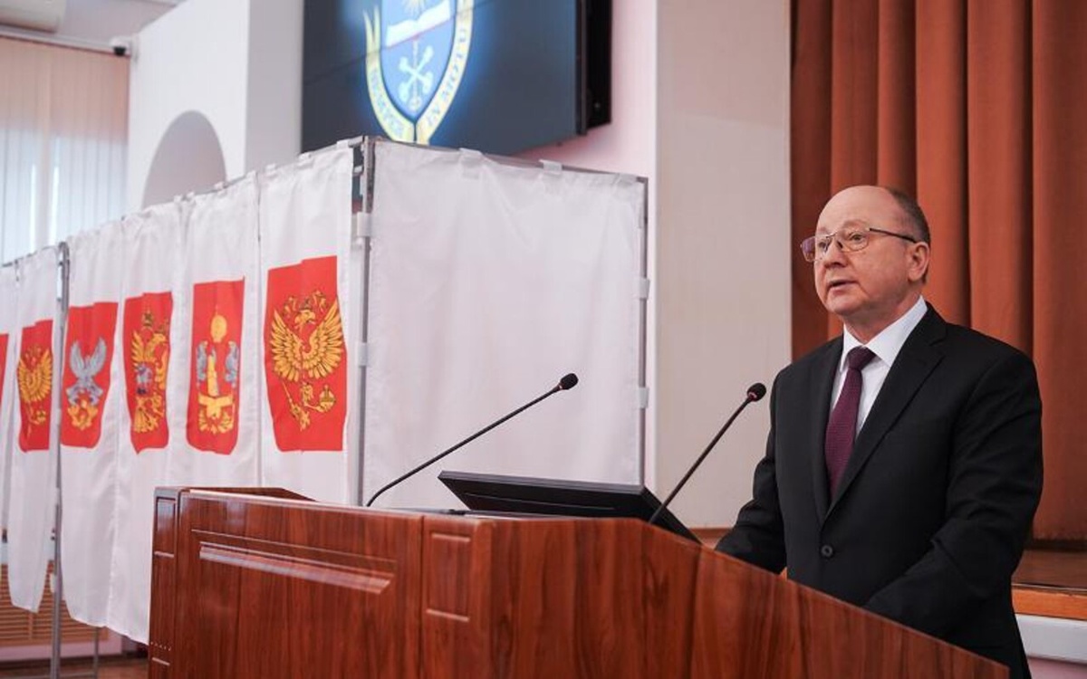    Экс-декана юрфака Юрия Старилова официально утвердили ректором ВГУ фото: пресс-служба ВГУ