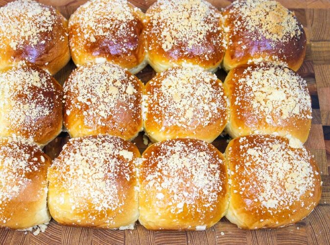 Сдобные ванильные булочки с крошкой: мой любимый рецепт для уютного чаепития