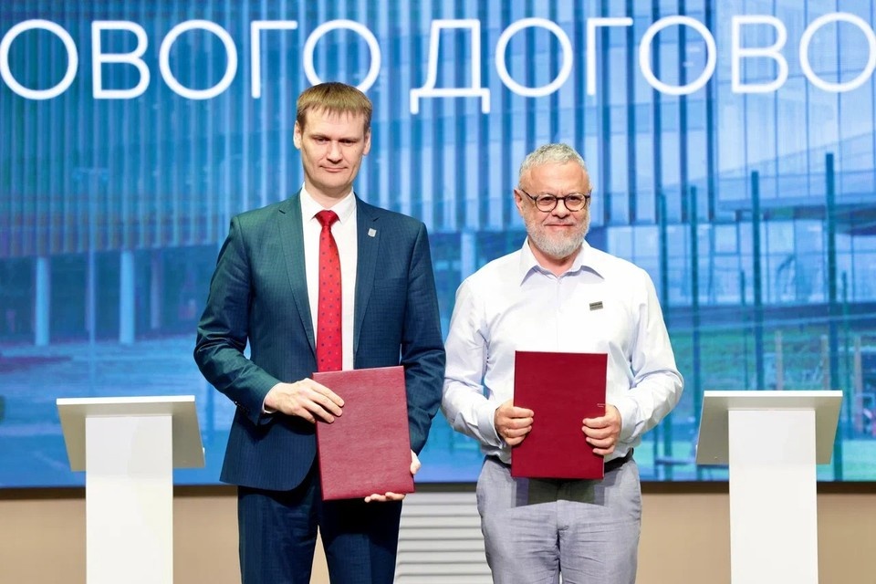    Марк Сартан продолжит руководить «Школой 800» еще ближайшие пять лет. Максим ГЕРАСИМОВ