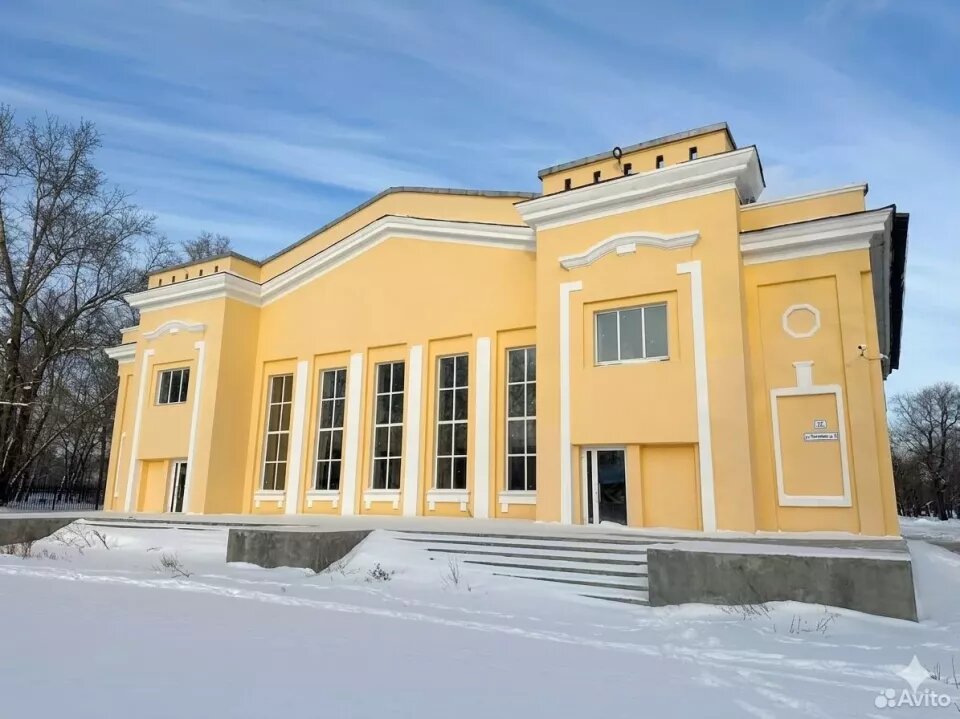    Здание бывшего ДК "Трансмаш" находится на проспекте Ленина, 152. Источник: avito.ru