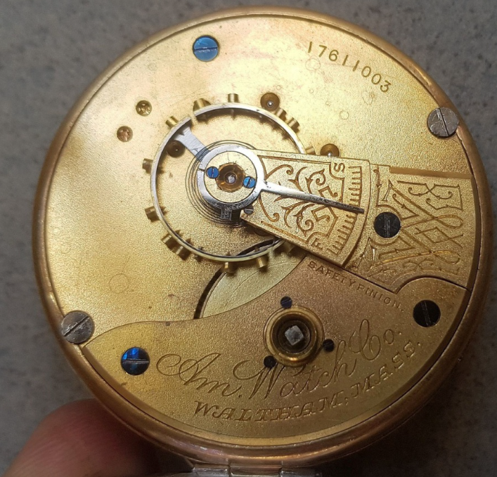 Карманные часы Fattorini & Sons Модель: Dreadnought Корпус: серебро 900 пробы Размер: диаметр 55 мм, высота 20 мм Механизм: Waltham Fair, завод с ключом Циферблат: эмалированный, без трещин, римские цифры Стрелки: листовидной формы Стекло: оригинальное минеральное стекло