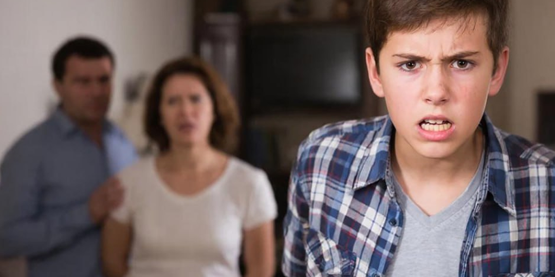 Соцсеть как обезболивающее: почему одинокий подросток выбирает иллюзию близости вместо реальных друзей?