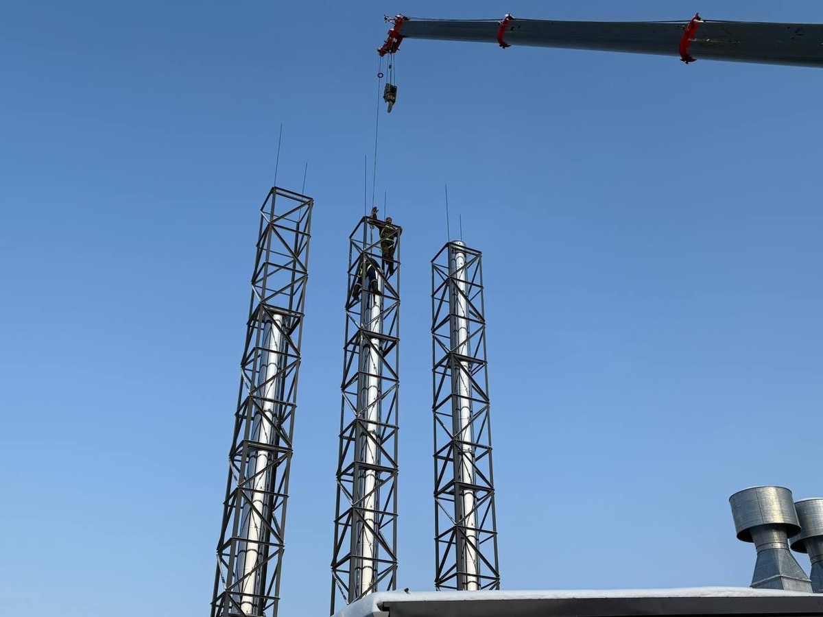 Установка новых дымрвых труб по проекту замены дымовых труб. Произвоство Уральский завод дымоходов "Модуль"