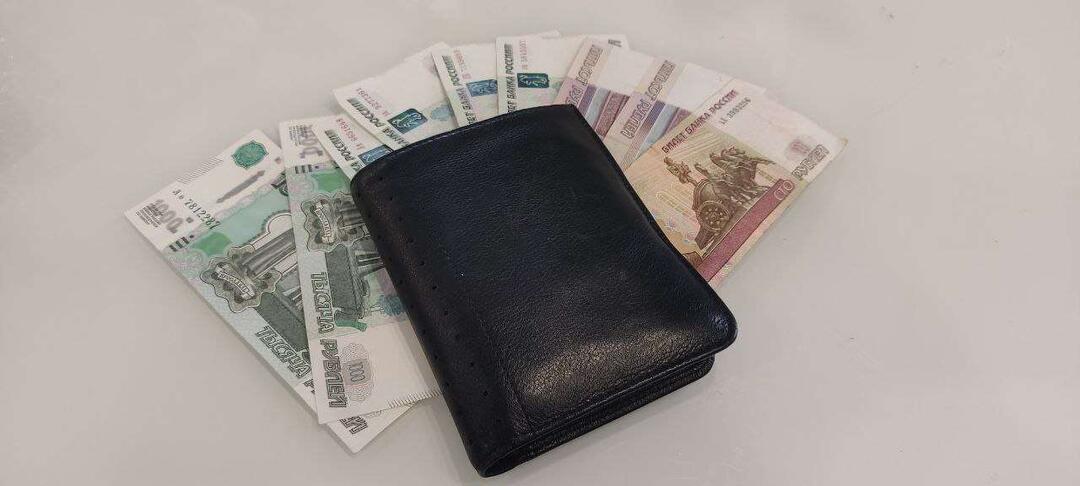 Прибавят к пенсии 2 400 рублей: кому надо подать заявление на увеличение выплат