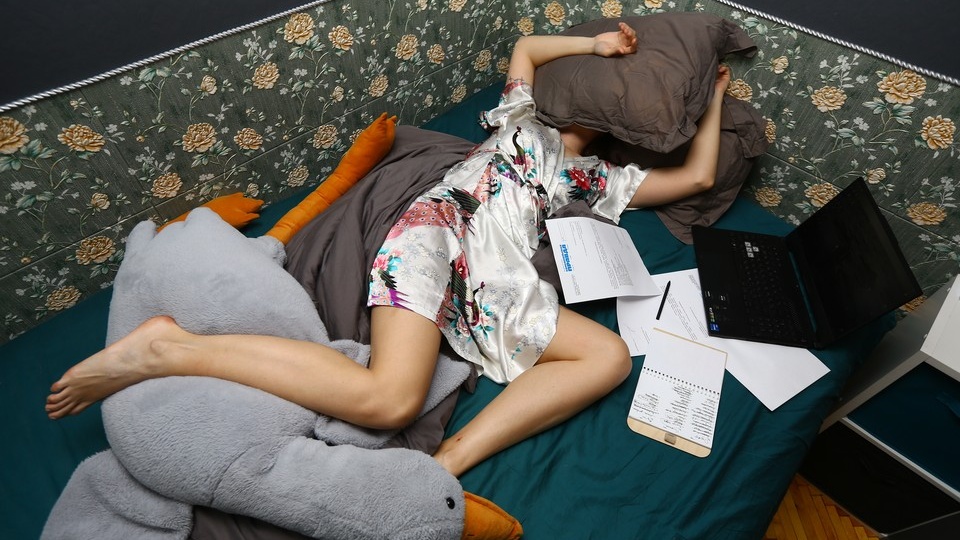 Эксперт объяснила, почему удаленная работа выматывает сильнее офисной