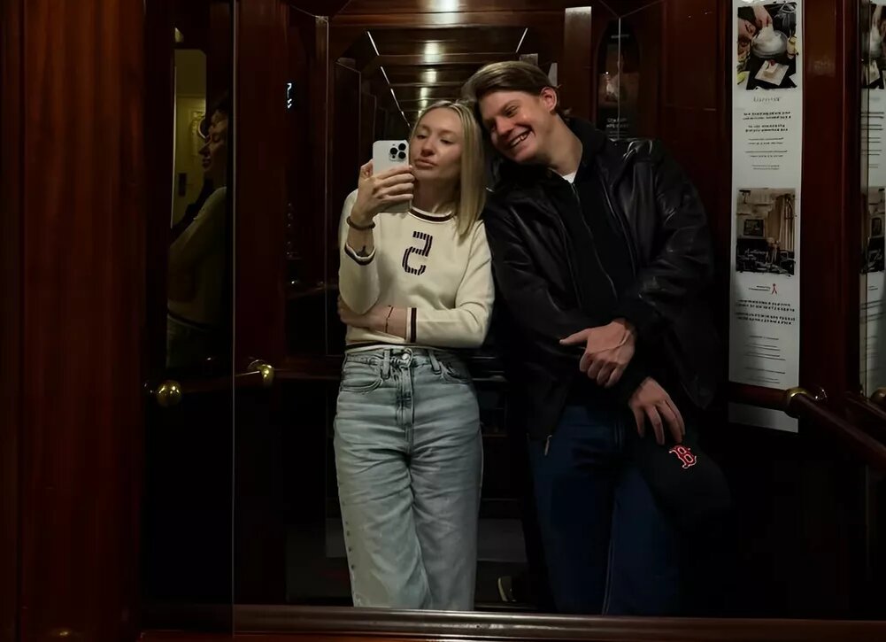    Павел Табаков романтично провел время с возлюбленной в Петербурге