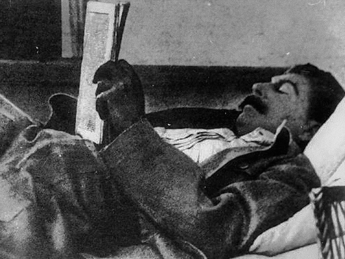 Учёные уверены, что чтение с пометками повышает качество усвоения материала на 35–40%. Мозг переключается из режима «зрителя» в режим «аналитика».