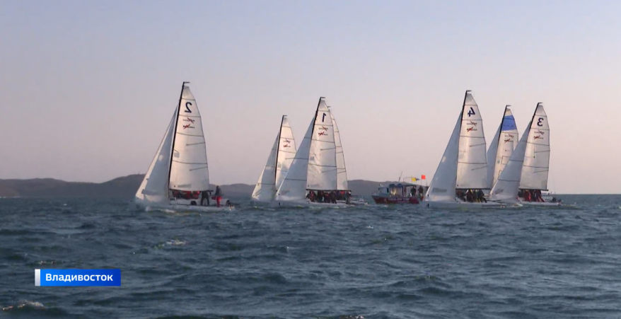 Новый яхтенный сезон во Владивостоке открыли массовой регатой