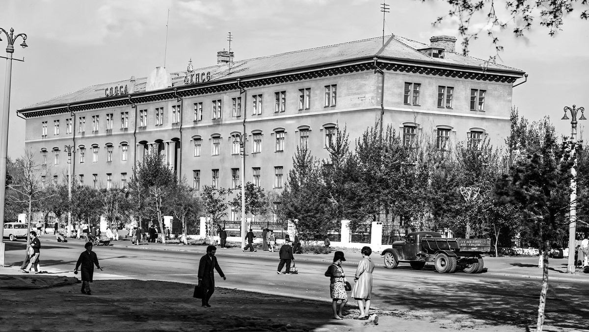 Новосибирский радиотехнический колледж (НРТК). Новосибирск. Историческая фотография.