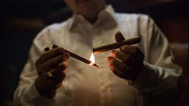 Как разжечь сигару