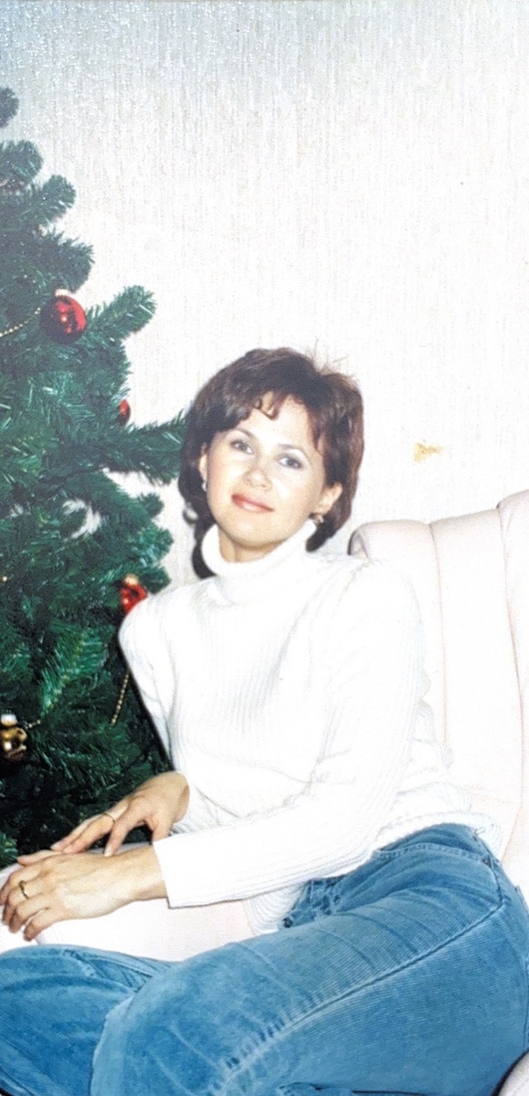 Я смотрела на Диму глазами, наполненными слезами, просто не знала, что сказать. Мы столько прошли вместе! Мы оба любили так сильно, что это причиняло нам невероятную боль. И вот теперь какой-то посторонний человек говорит моему любимому мужчине о завершенной роли меня в его жизни. 