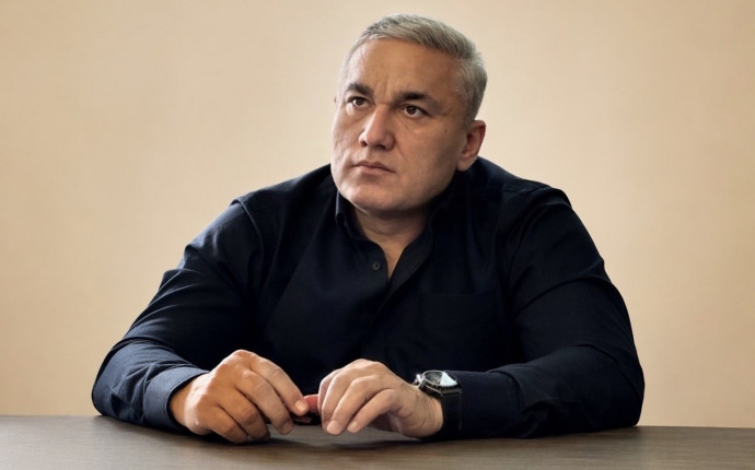 Владелец группы компаний «Общие логистические решения» Диловар Мухидинов в интервью InfraNews рассказал о том, как развивается логистический комплекс в подмосковном Чехове и другие его бизнесы, и почему он не ждет «коллапса» в Московском транспортном узле из-за массового закрытия контейнерных депо.
