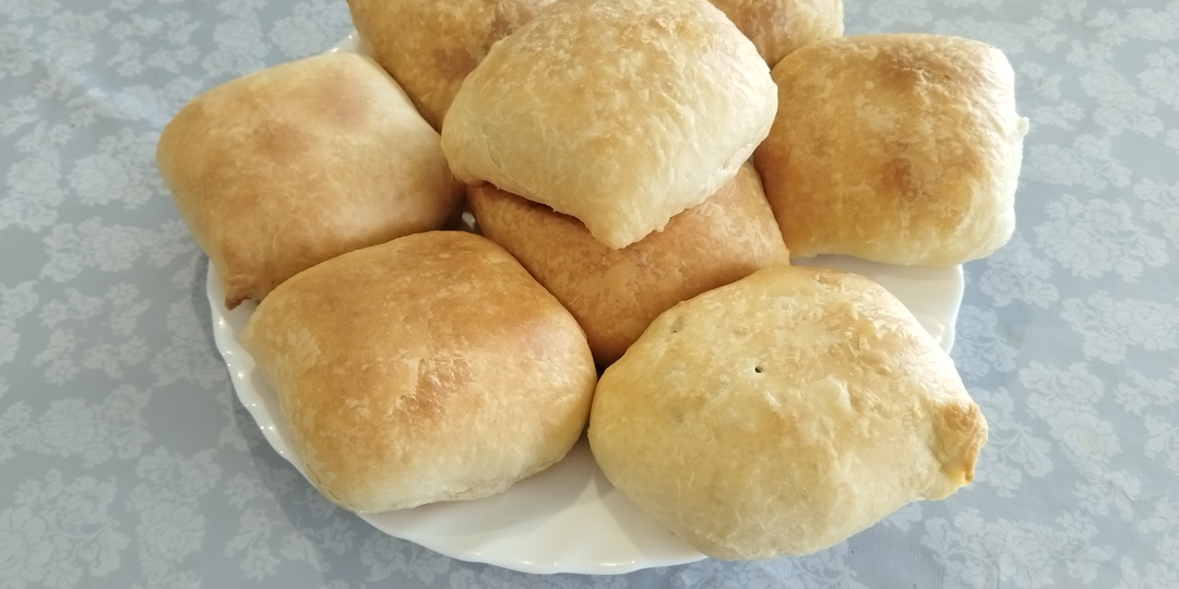 Курник на скорую руку из слоеного бездрожжевого теста с мясом и картофелем.