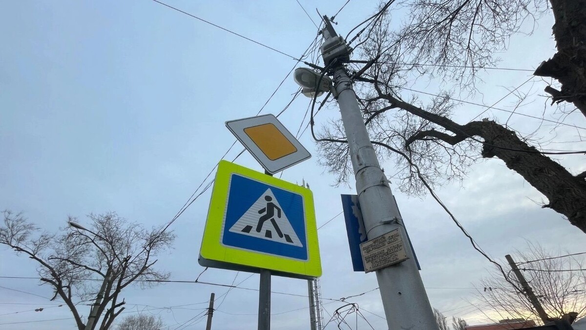    В Волгограде сохранились пережившие Сталинградскую битву электрические столбы   novostivolgograda.ru