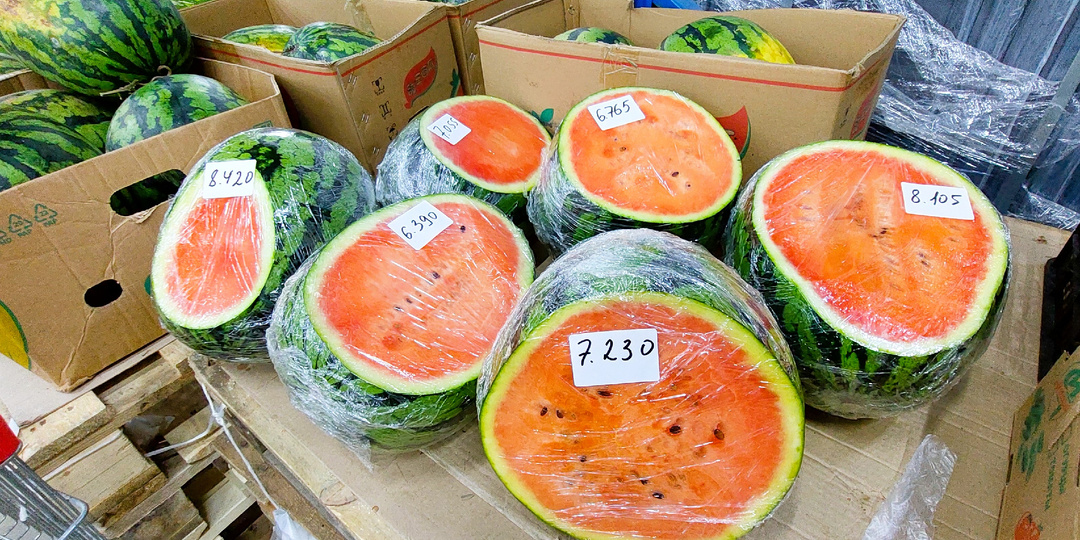 Задержалась в "Светофоре" в хозяйственных рядах. И посмотреть есть на что и прицениться можно.