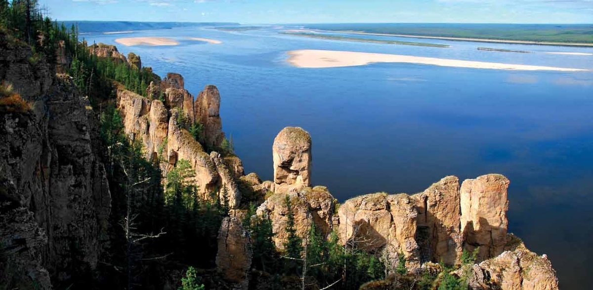 Река Лена. Вид с вершин Ленских столбов. Фото из интернета.