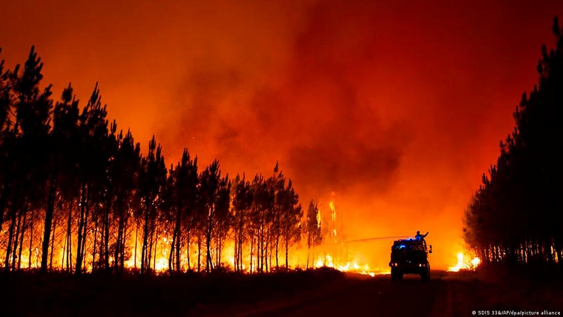 Лесной пожар на юго-западе ФранцииФото: SDIS 33&/AP/dpa/picture alliance
