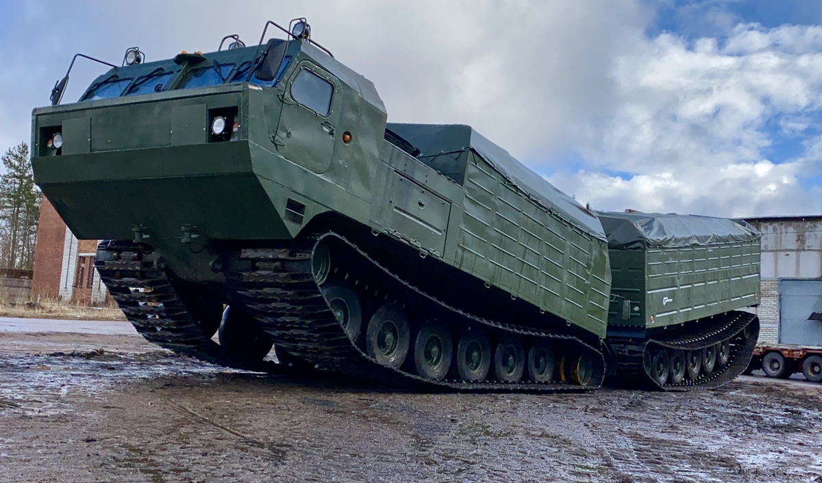 Составной гусеничный вездеход ДТ-30ПМ, ставший базой для разработки «Магнолии». Фотография в свободном доступе.
