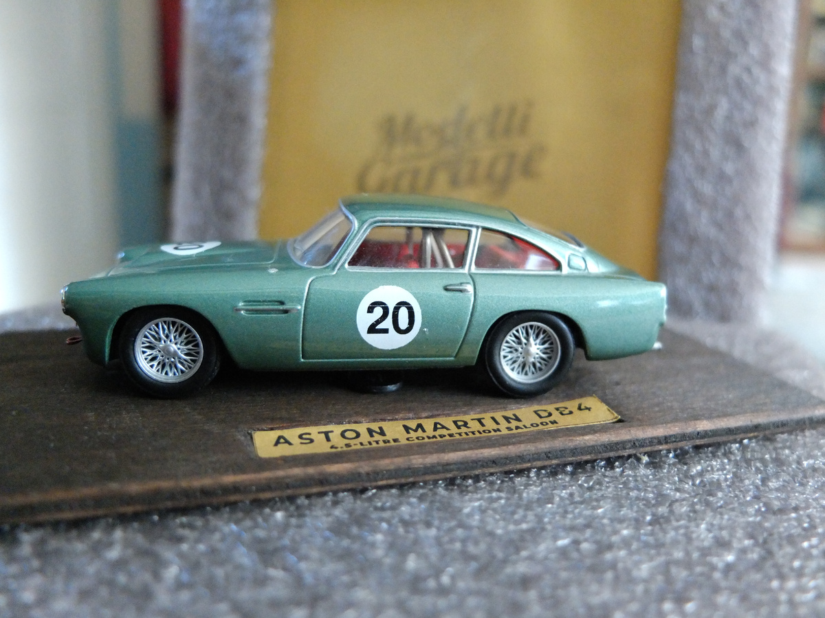 Aston Martin DB4 модель 1:43
