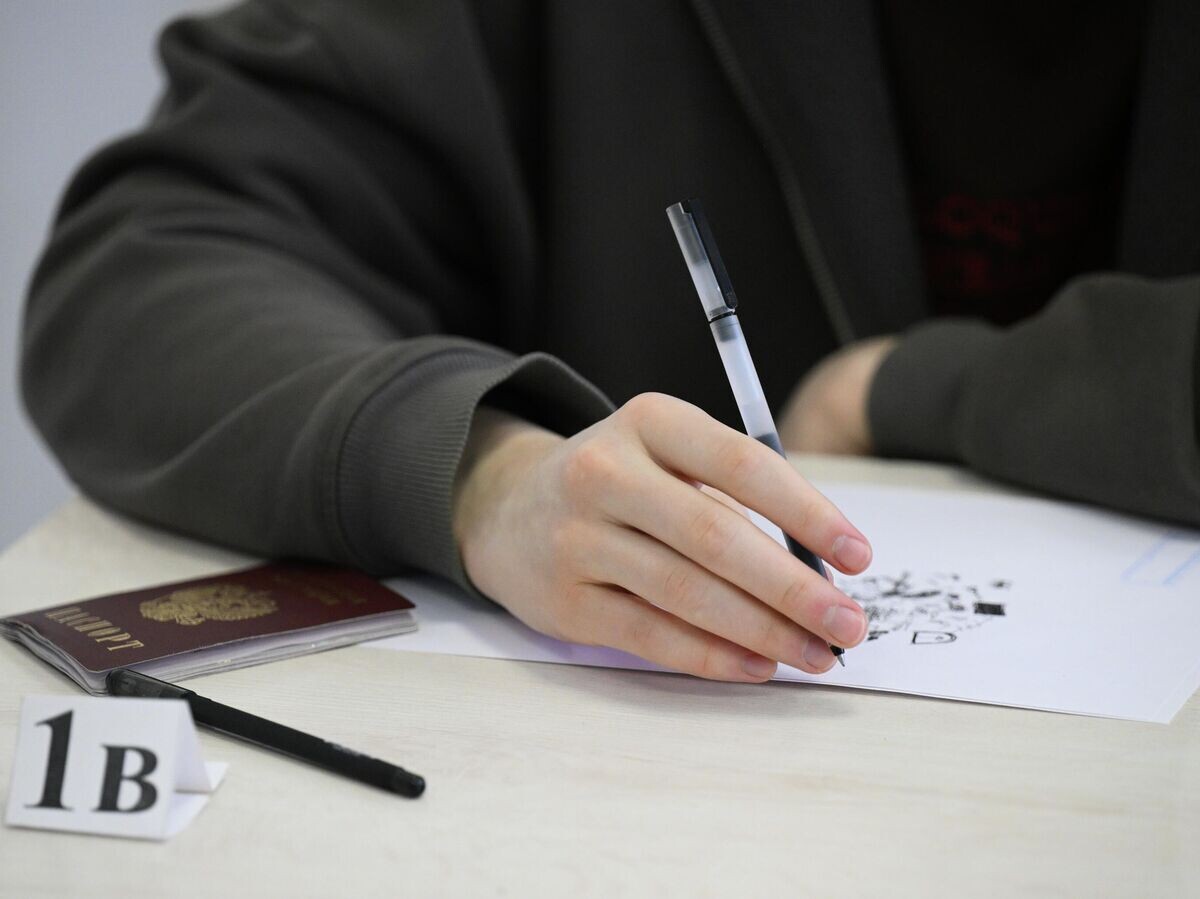    Ученик перед началом досрочного ЕГЭ по математике | © РИА Новости / Александр Кряжев