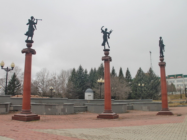     Ужасы на Театральной: биробиджанская филармония превращается в памятник разрухе. Фото: Олег Нестеров