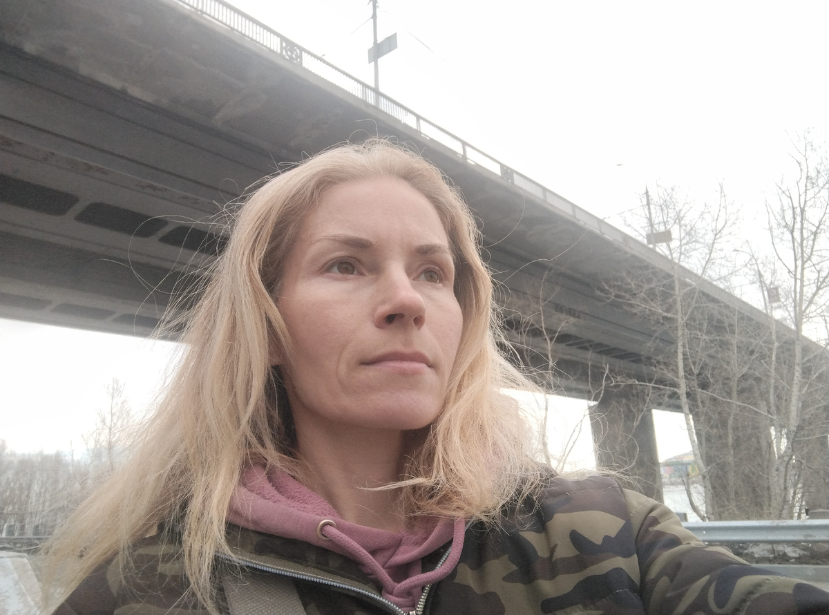 МамАля настоящая, не сгенерированная)) Себяшечка. Это мы с Денисом на пескобазе ищем кости мамонтов. 