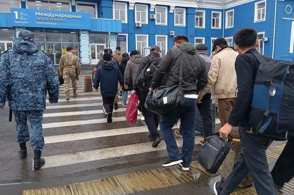    16 иностранцев выдворили из Иркутской области за нарушение закона. Фото: ГУФССП России по Иркутской области.